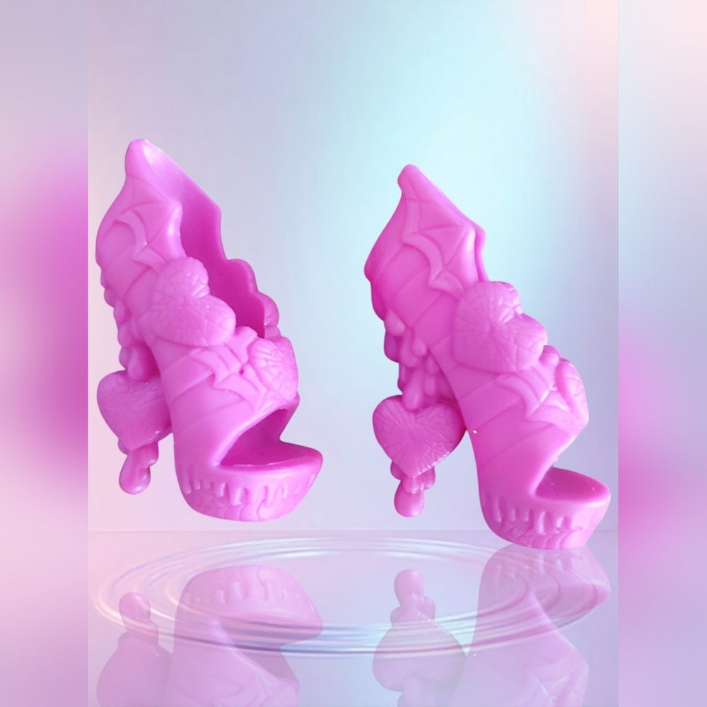 MONSTER HIGH Doll -‎ CREEPATERIA Draculaura- Replacement Pink Shoes